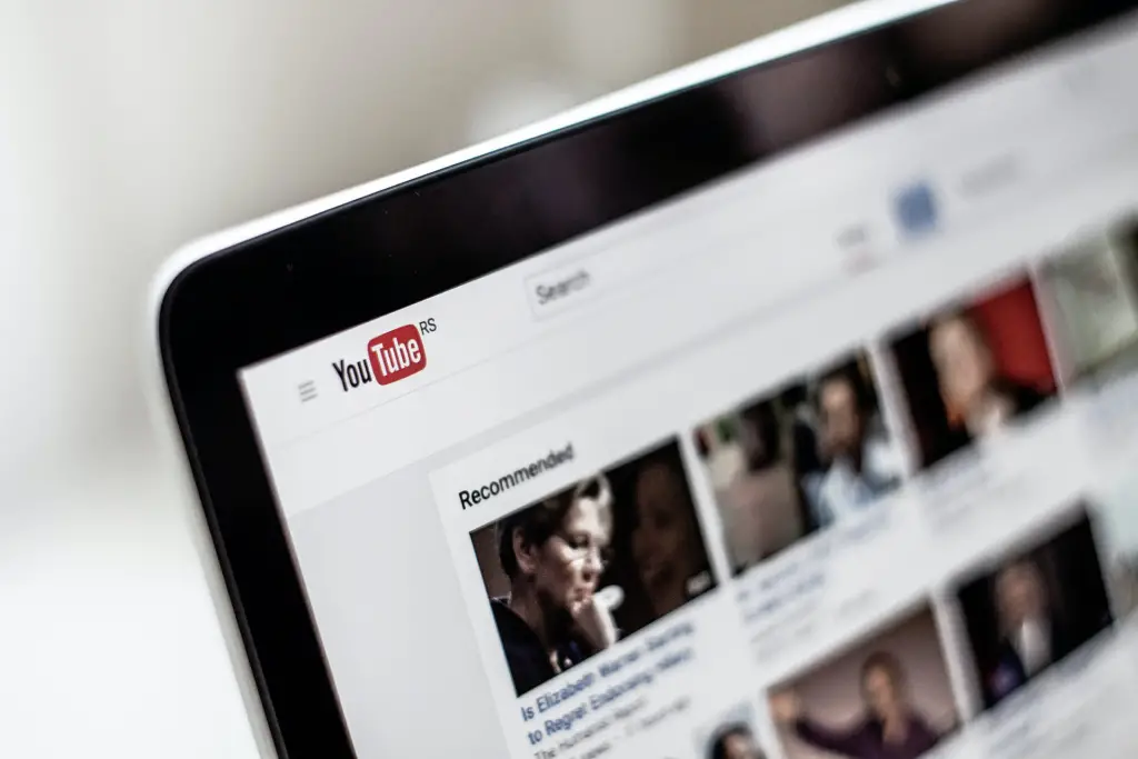 A revolução com IA no YouTube para proteção de direitos autorais em parceria com a UMG.